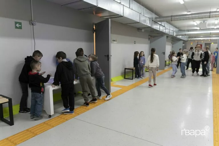 У Коротичі діти навчаються в укритті з протирадіаційними властивостями. Розповідаємо про навчання та безпеку