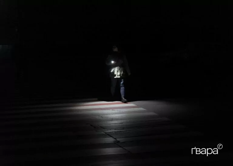 29% українців вважають відповідальною за відключення світла українську владу