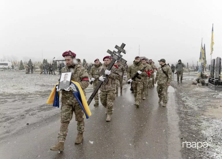 «Ми за нього помстимося»: у Харкові попрощалися з правоохоронцем Владиславом Свиридовим — фото