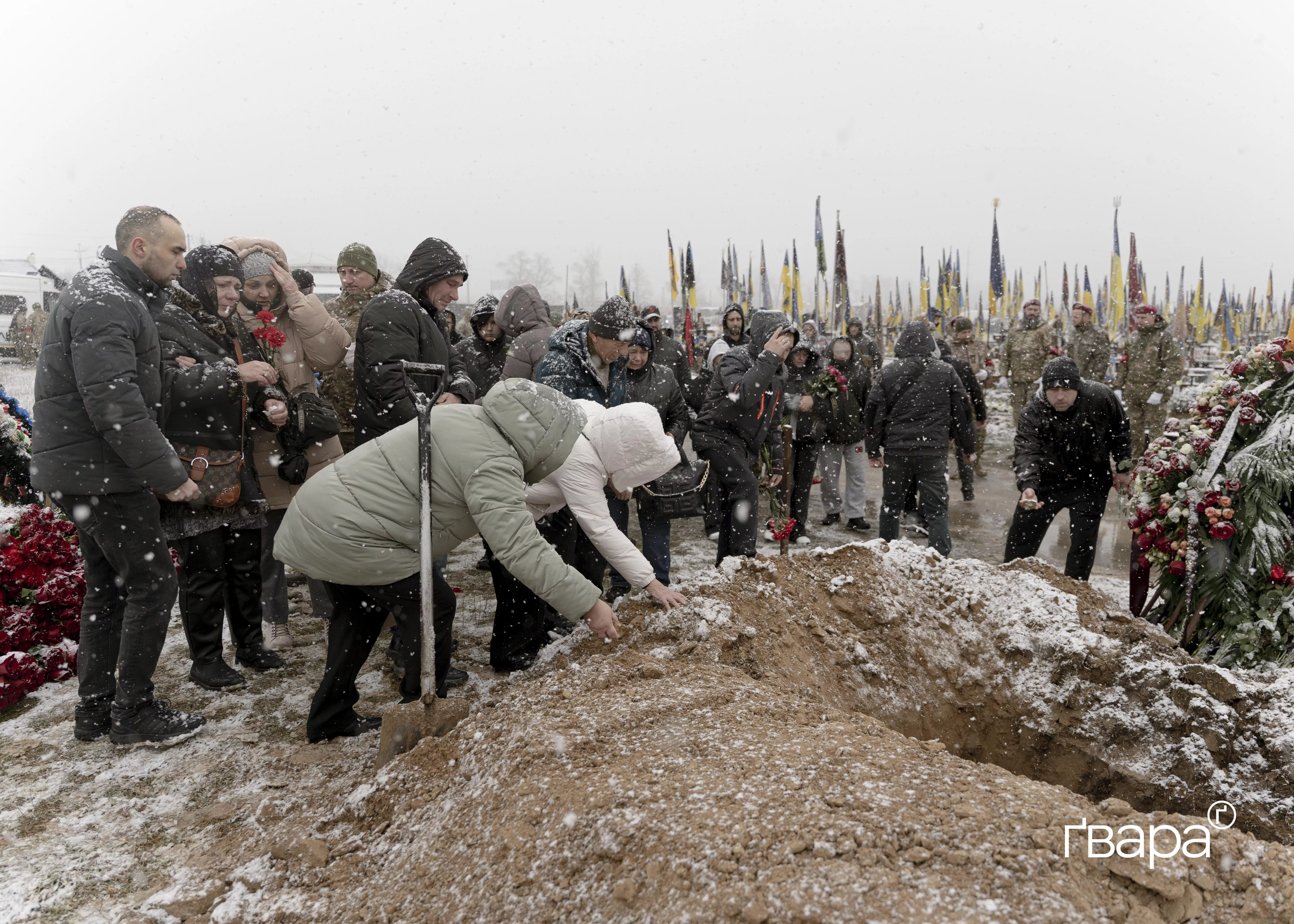 зображення до посту: «Ми за нього помстимося»: у Харкові попрощалися з правоохоронцем Владиславом Свиридовим — фото