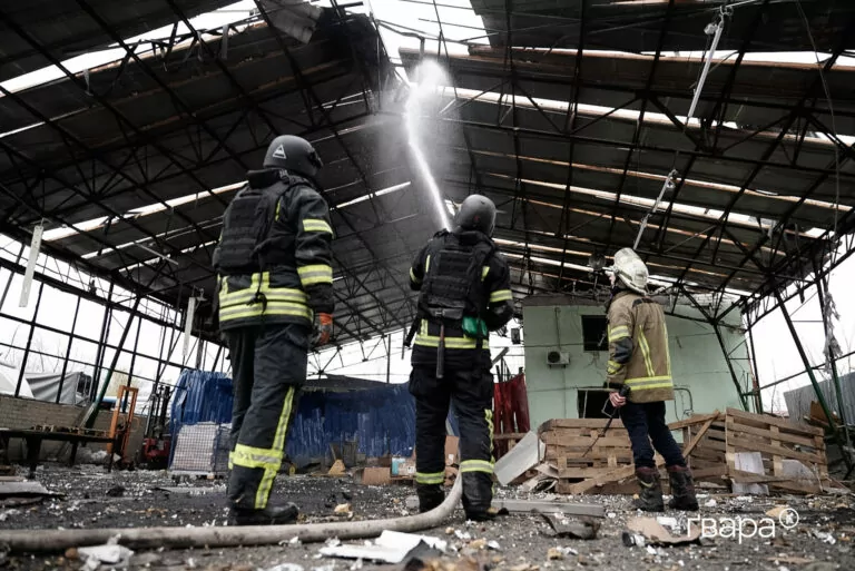 Унаслідок російської атаки у Харкові зруйноване цивільне підприємство