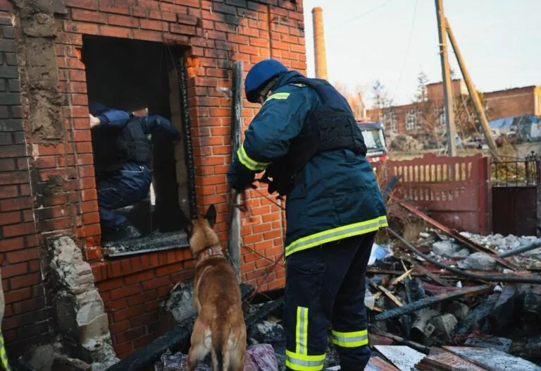 На Харківщині через обстріли постраждали шестеро людей, серед них рятувальники