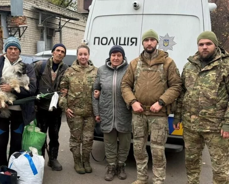 «Білі Янголи» евакуювали маломобільних людей похилого віку з небезпечних районів Харківщини