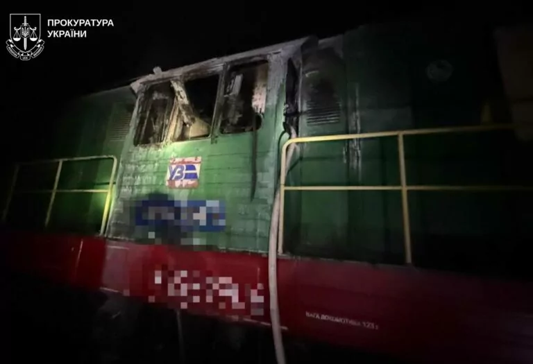 На Ізюмщині російський БпЛА влучив у локомотив