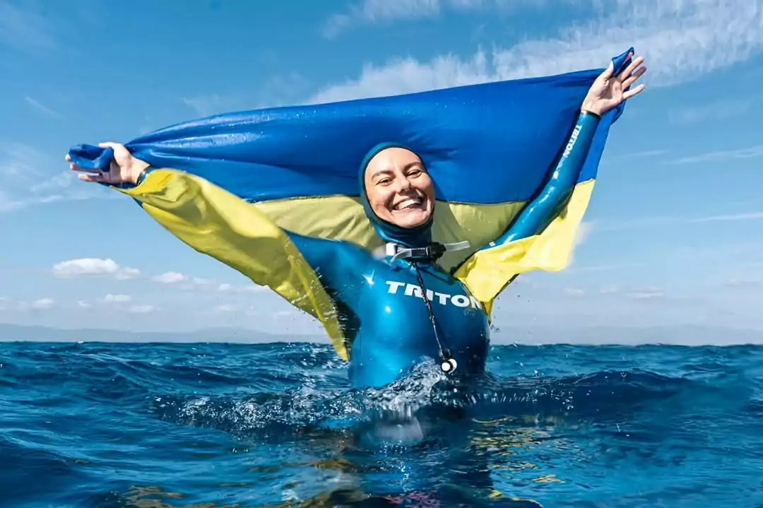 Diver Kateryna Sadurska with Ukrainian flag