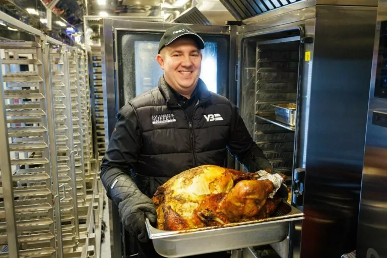 Поїзд-кухня пригощав харків’ян святковими стравами до Дня подяки