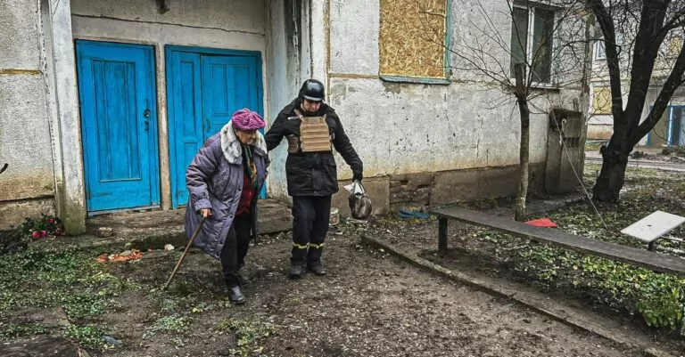 Працівники ДСНС евакуювали двох літніх людей з Куп’янщини