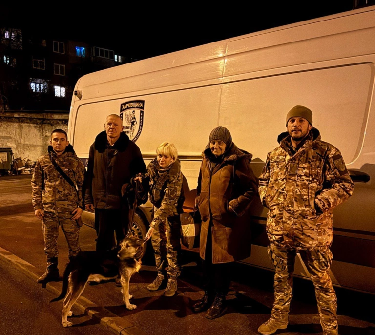 «Він — мій найкращий друг. Я не міг його залишити»: з Куп’янська евакуювали чоловіка та його собаку