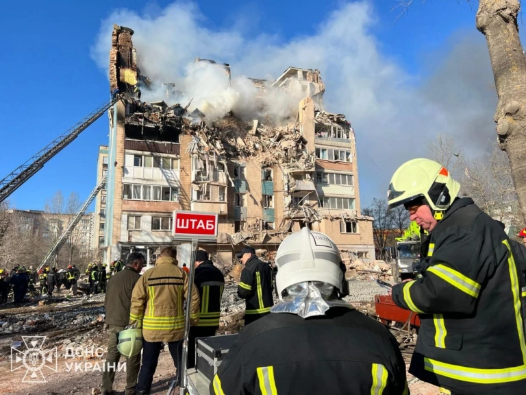 У Тернополі завершено пошуково-рятувальні роботи після масованого обстрілу