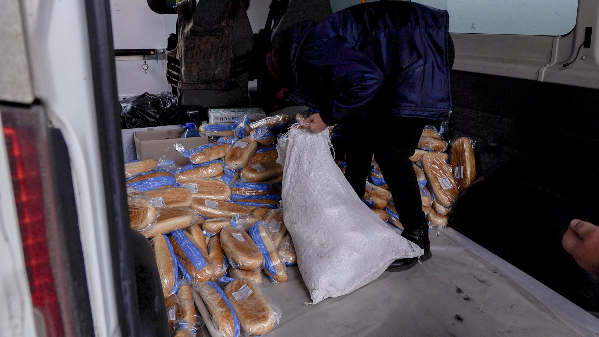 Bread distributed to border village residents. Slatyne, October 2025 / Photo: Polina Kulish, Gwara Media