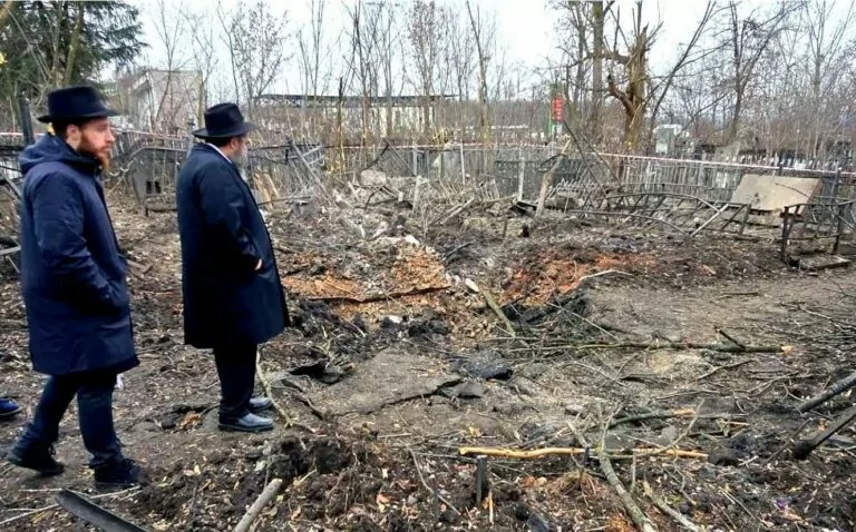 Удар РФ по кладовищу у Харкові пошкодив єврейську ділянку