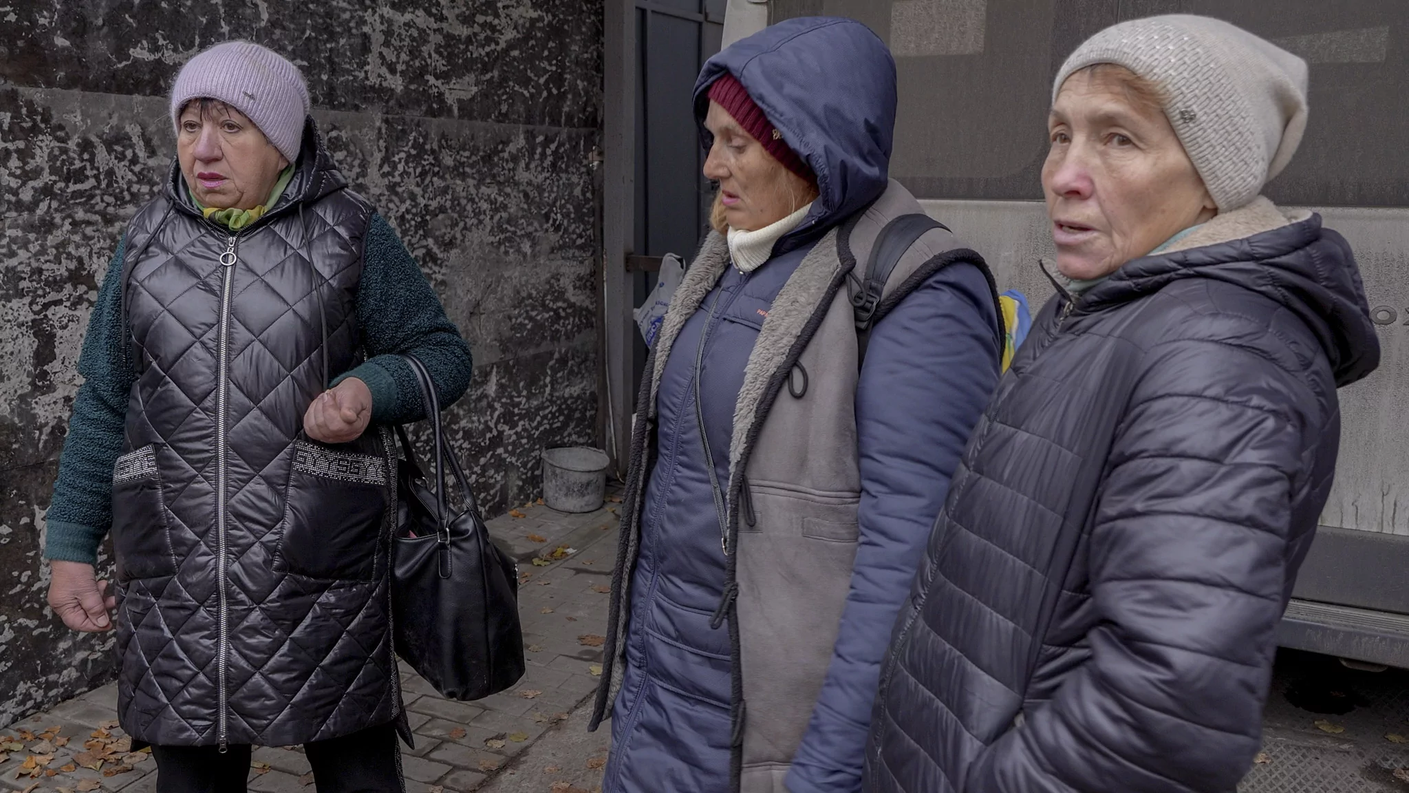Vira (right), a local resident of Kozacha Lopan. Slatyne, October 2025 / Photo: Polina Kulish, Gwara Media