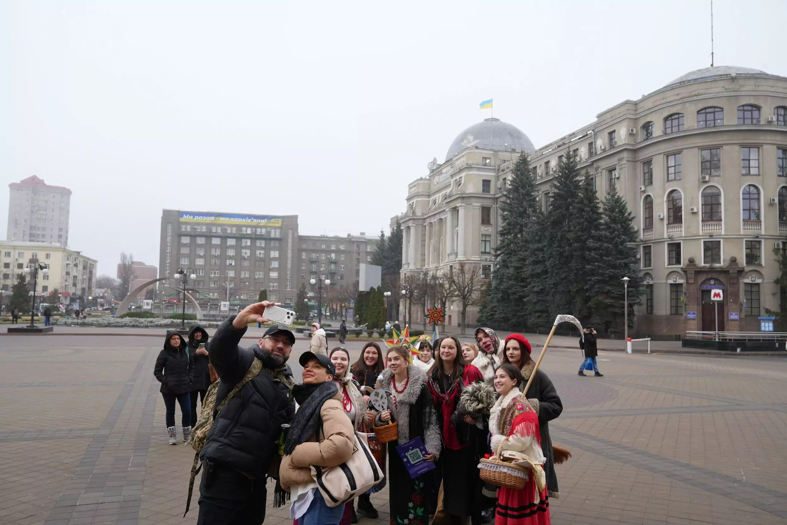 зображення до посту: Kharkiv locals celebrate Christmas Eve 30 kilometers from border with Russia — in photos
