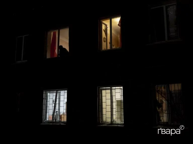 Росіяни атакували одну з головних доріг міста, двоє людей загинули — фото