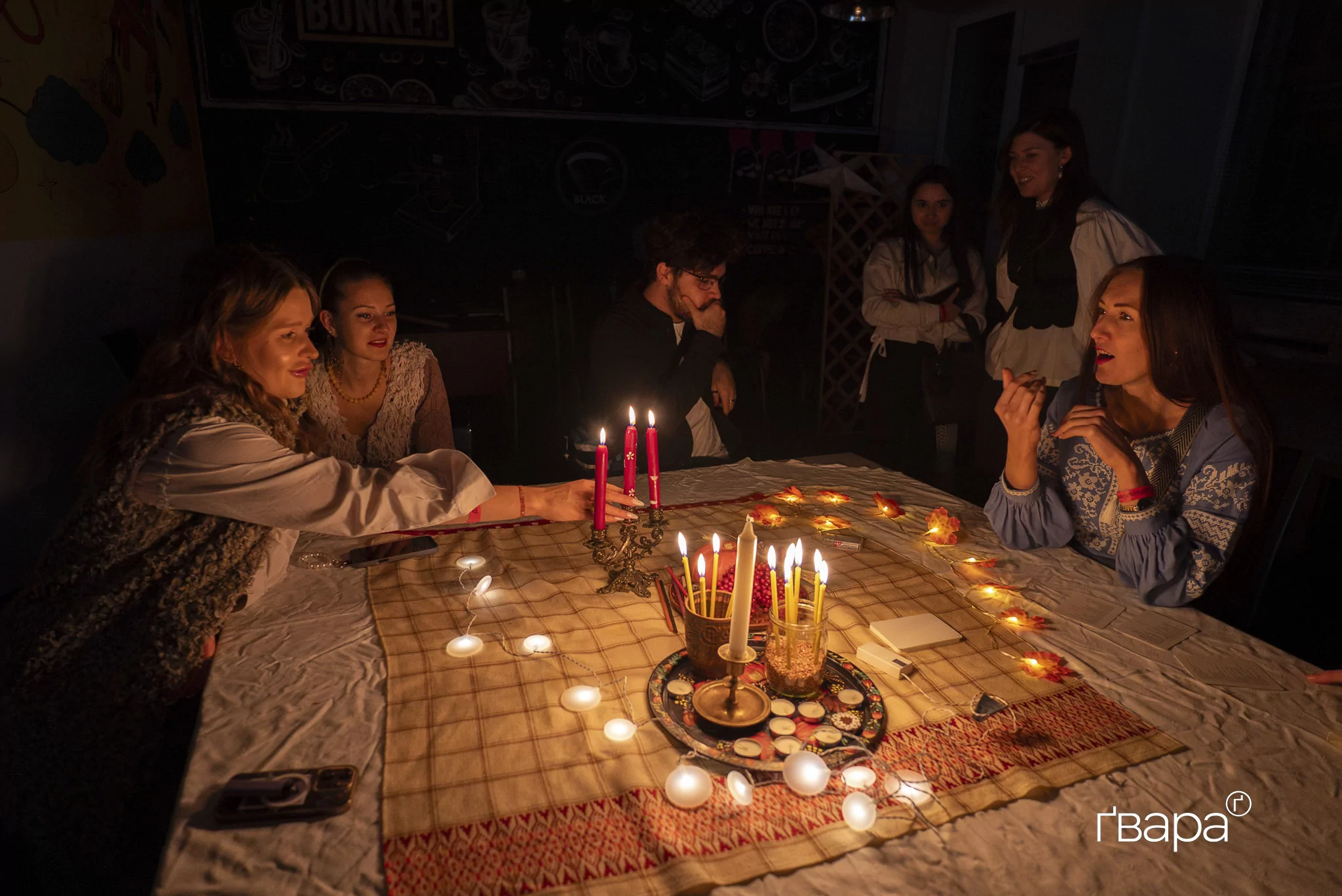 зображення до посту: У Харкові провели Андріївські вечорниці. Ворожили, танцювали й збирали гроші на лікування поранених військових