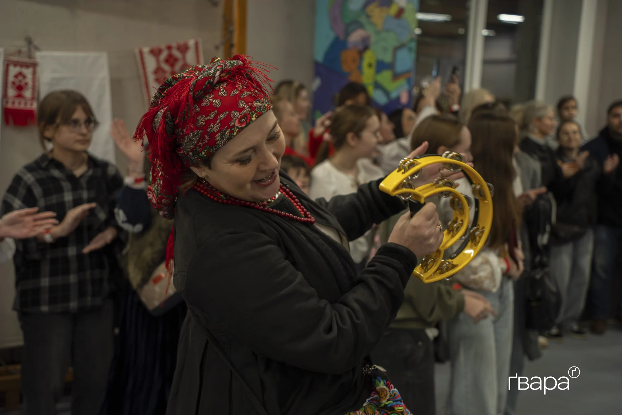 зображення до посту: У Харкові провели Андріївські вечорниці. Ворожили, танцювали й збирали гроші на лікування поранених військових