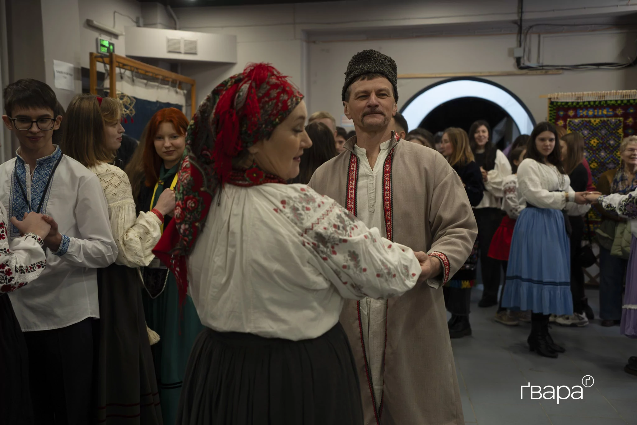 зображення до посту: У Харкові провели Андріївські вечорниці. Ворожили, танцювали й збирали гроші на лікування поранених військових