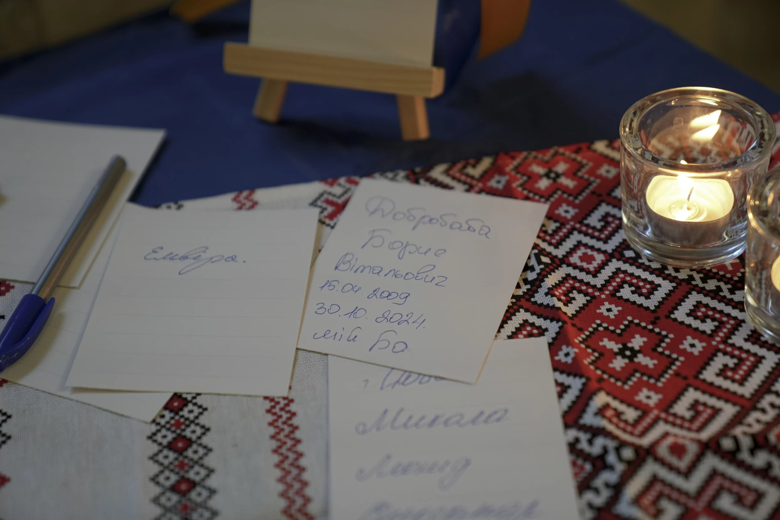 “Memorial table” with filled blank sheets lying on it.