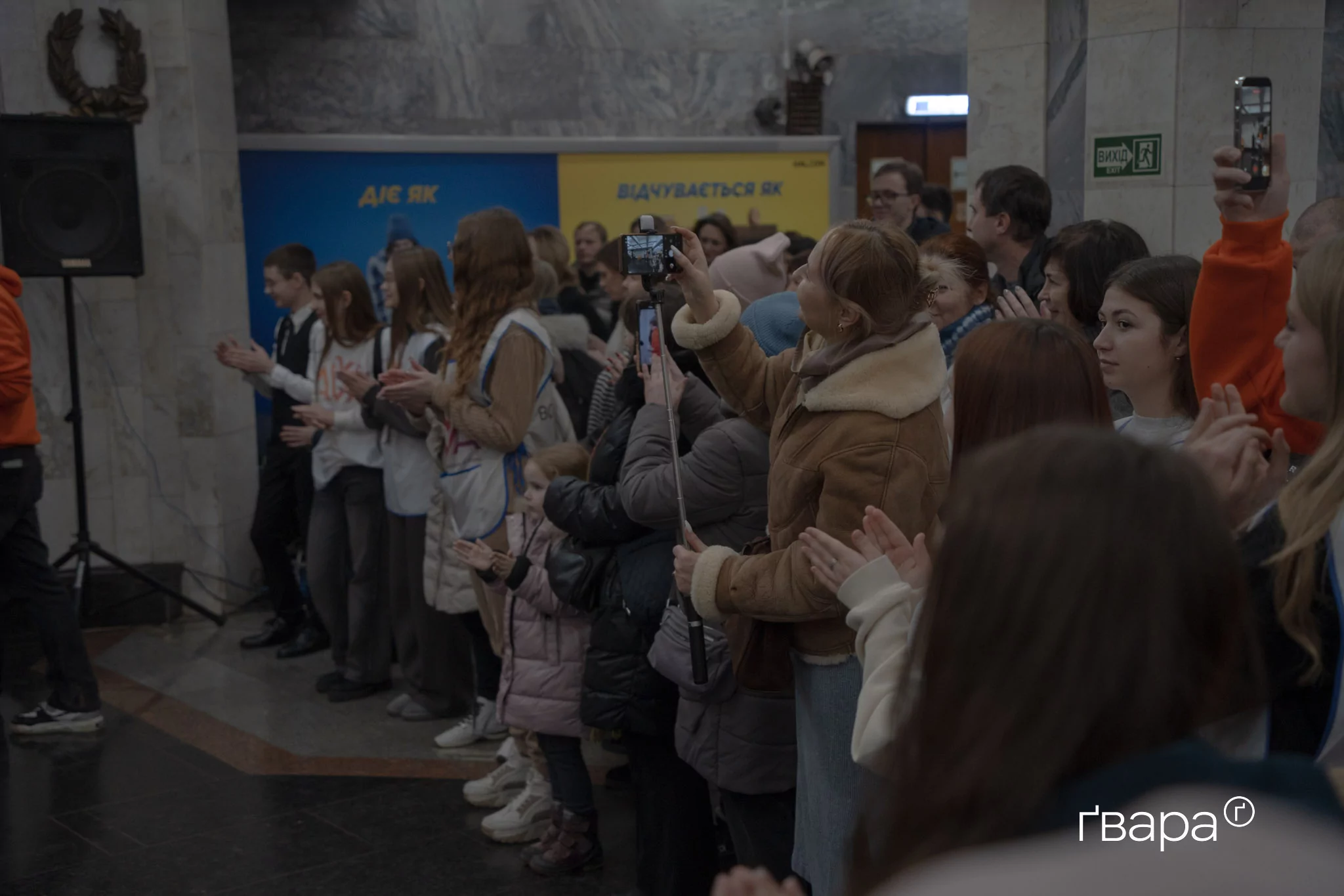 зображення до посту: У харківському метро встановили піаніно, евакуйоване з Бахмута — фото