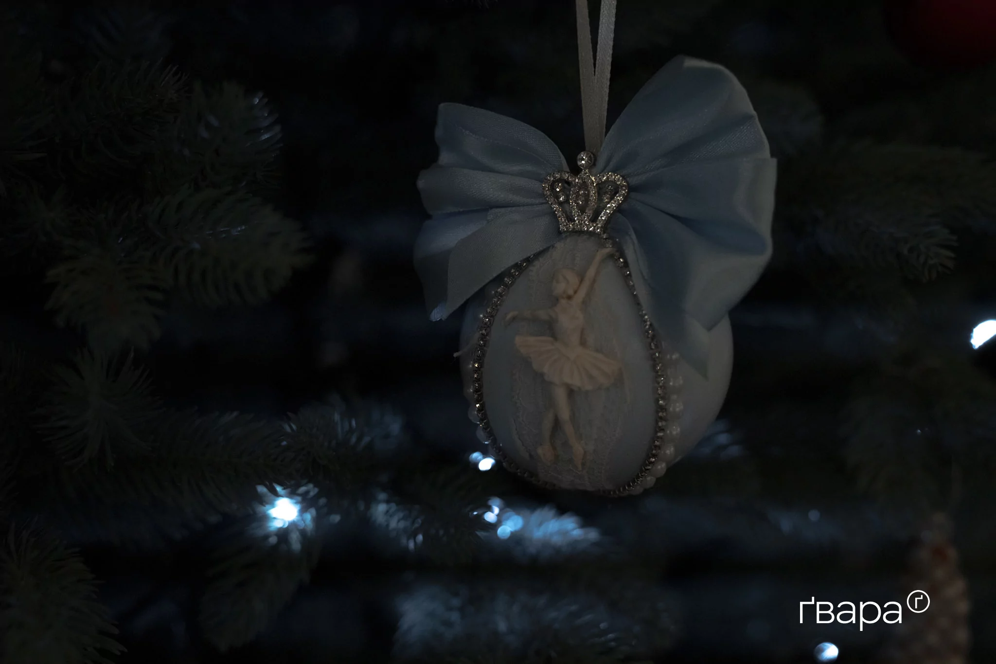 зображення до посту: &laquo;Снігова королева&raquo; готує артистів до різдвяного виступу. Як харківська балетна трупа проводить репетиції за 20 кілометрів від фронту