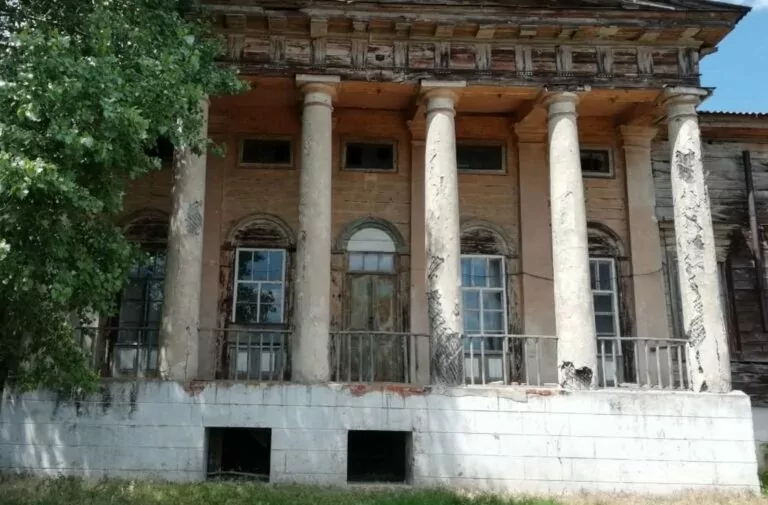 Суд передав у власність громади маєток Сковороди на Харківщині