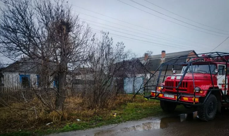 У побутовій пожежі на Ізюмщині загинуло троє людей