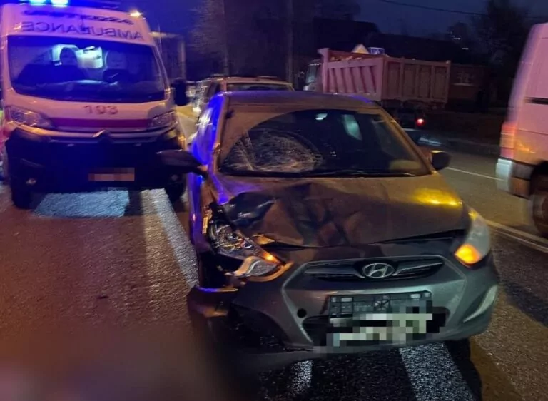 Постраждалі внаслідок ДТП із суддею у Харкові підлітки перебувають у важкому стані