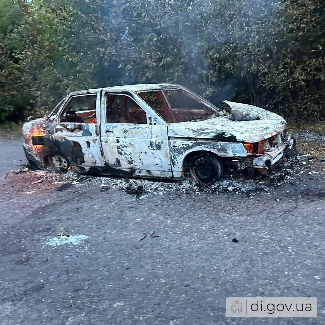 A Russian FPV drone targeted a civilian vehicle traveling from Slatyne on September 28, 2024. The attack killed the driver and left his wife and young daughter injured / Photo: Derhachi administration