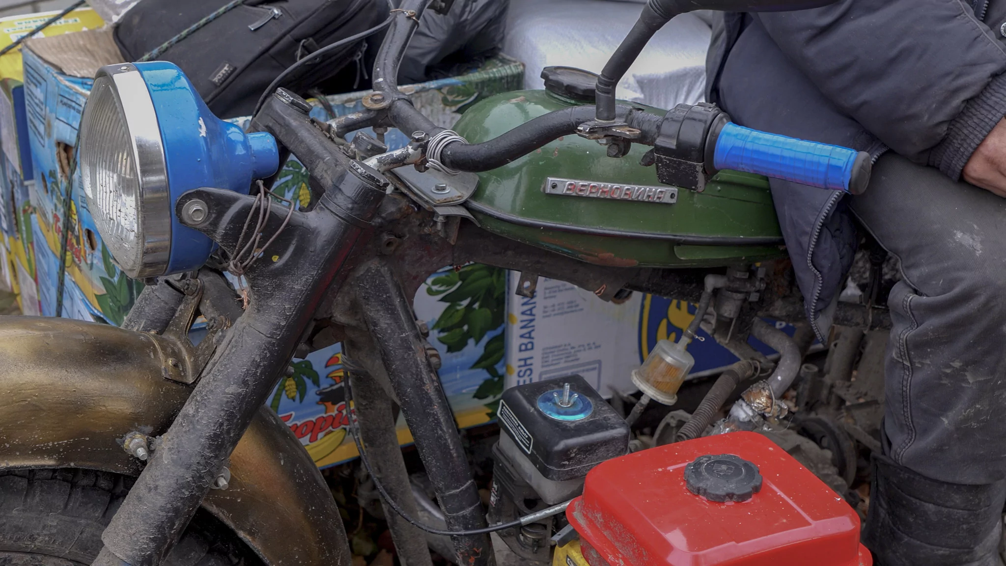 The motorcycle that Serhii managed to assemble after his village was deoccupied. Slatyne, October 2025 / Photo: Polina Kulish, Gwara Media