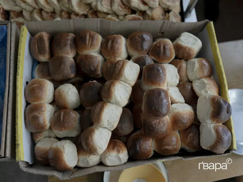 зображення до посту: До тисячі обідів щодня: як у Харкові працюють пункти безплатного харчування — ФОТО