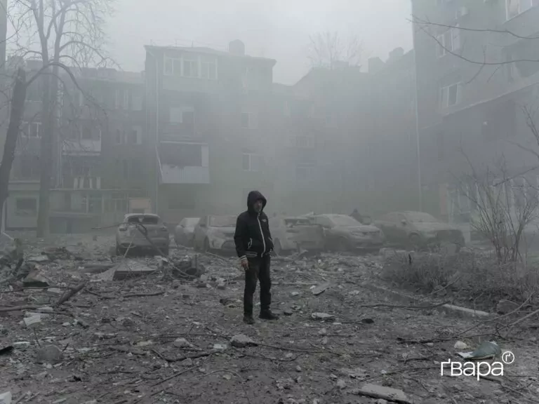 Під завалами багатоповерхівки у Харкові знайшли тіло дитини 