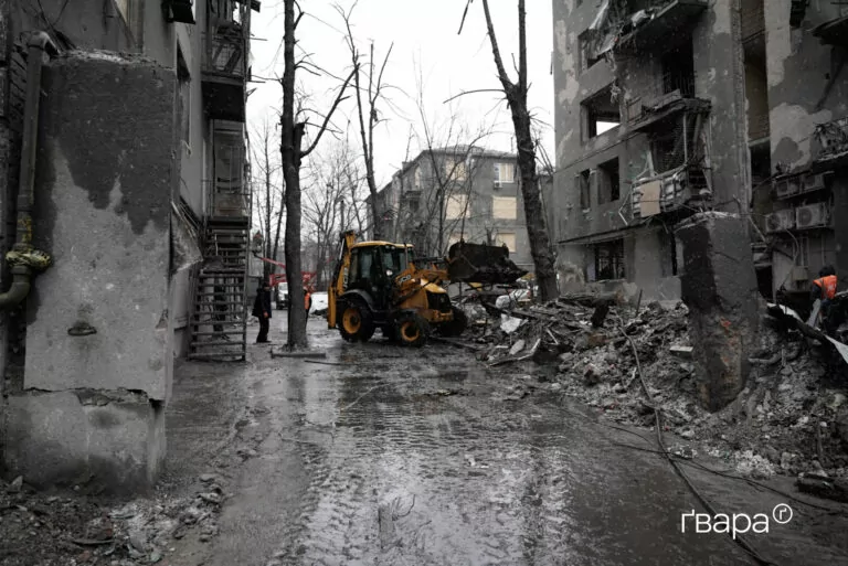 Розбір завалів у Харкові ускладнений постійними загрозами обстрілів — ДСНС