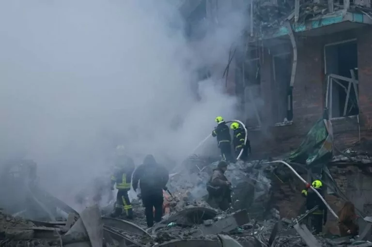 Під завалами зруйнованого будинку у Харкові ймовірно є люди — Синєгубов