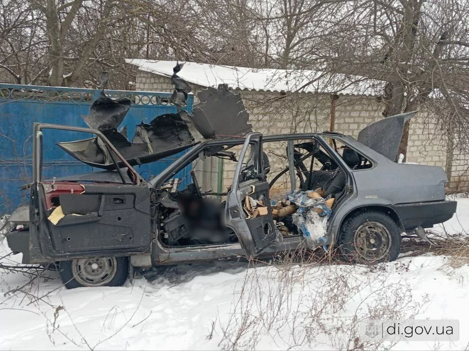 Photo of damaged car after a Russian attack with FPV drone