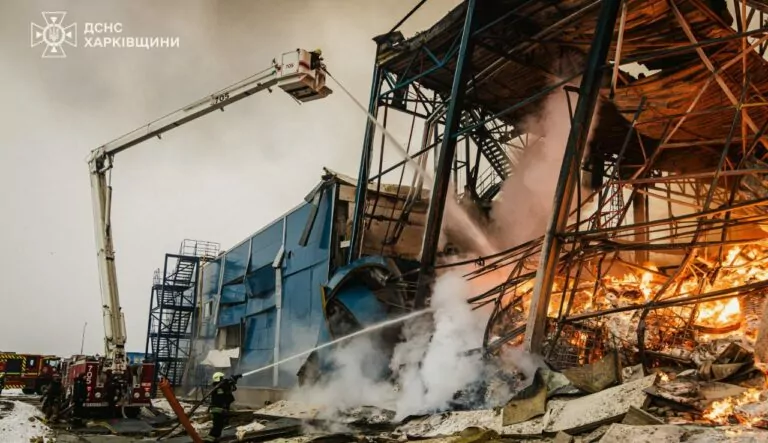 Росіяни атакували цивільне підприємство у передмісті Харкова