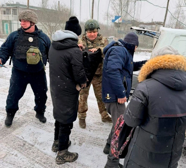Поліціянти евакуювали родину з прифронтового села на Куп’янщині