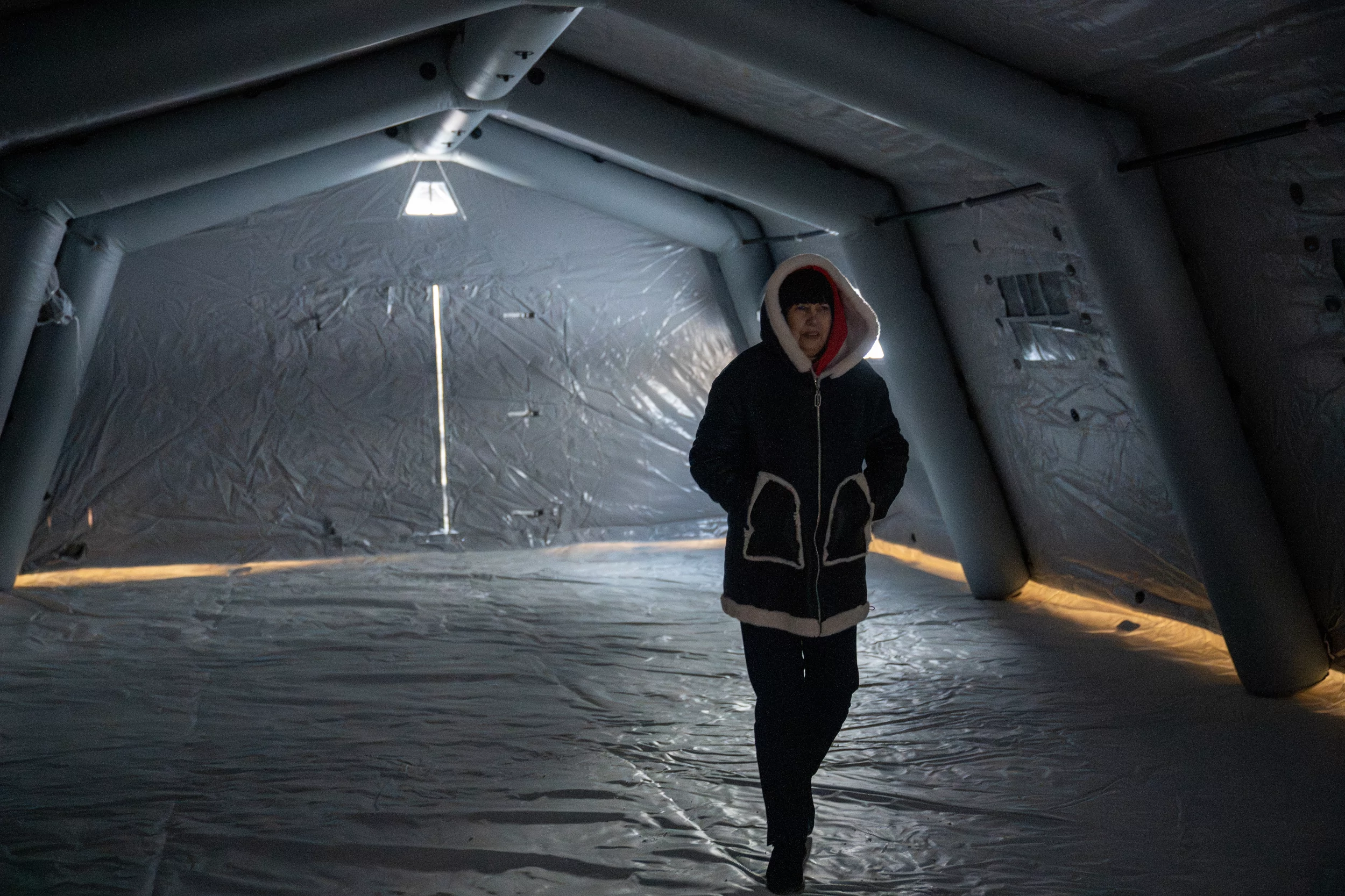 The woman inside the heating point in Kharkiv.