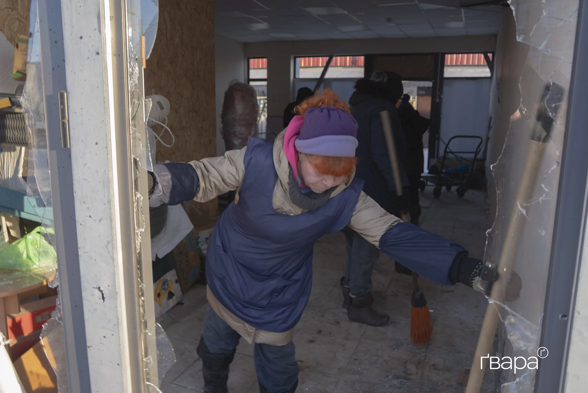 зображення до посту: Наслідки удару російського дрона по Кінному ринку в Харкові — фото