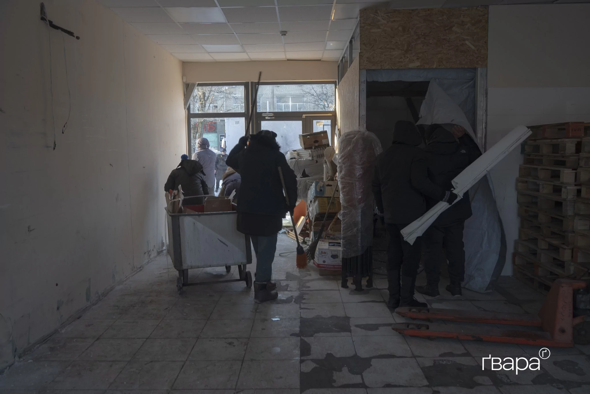 зображення до посту: Наслідки удару російського дрона по Кінному ринку в Харкові &mdash; фото