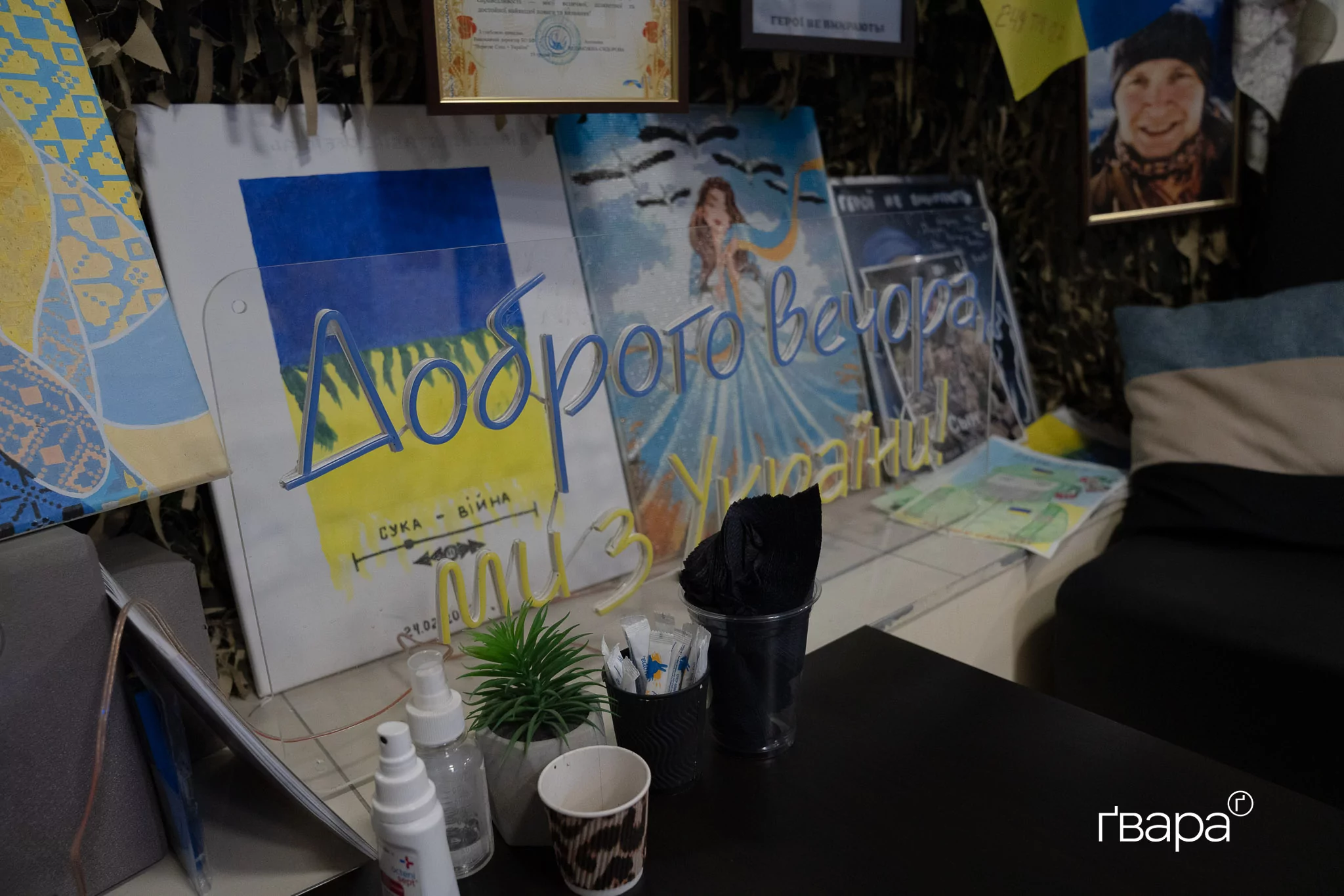 Світильник з надписом