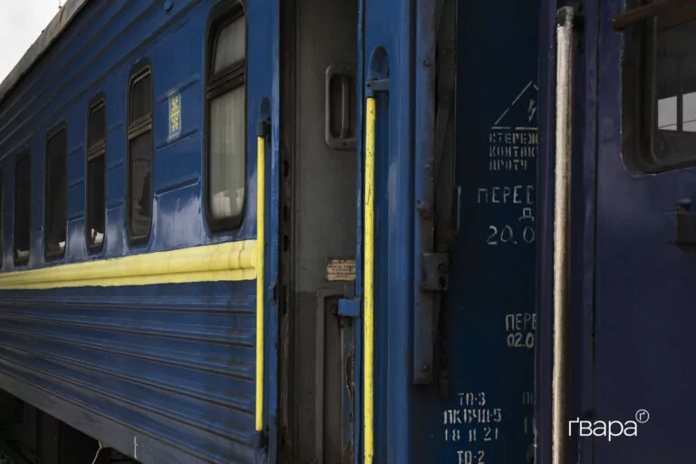 «Вагон 0»: З Лозової відправився потяг з евакуйованими мешканцями Донеччини