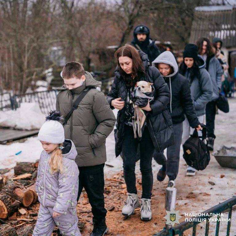 Police, volunteers evacuate mother with 5 children, including infant, in Kharkiv Oblast
