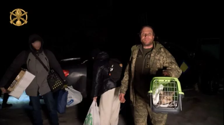 Ukrainian military evacuate family with pets from Kupiansk