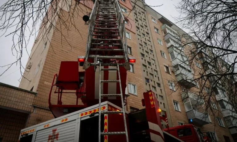 У харківській багатоповерхівці загорілася квартира