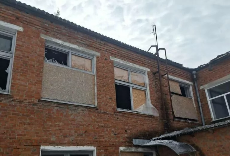 Росіяни вдарили по колишньому дитячому будинку в Золочеві