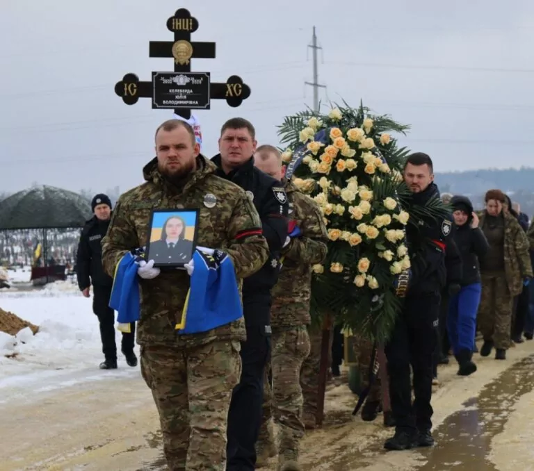 У Харкові попрощалися з 23-річною поліціянткою Юлією Келебердою, яка загинула під час евакуації