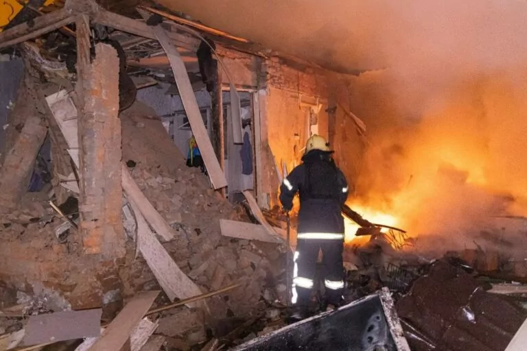 На Харківщині частина споживачів без світла через нічні обстріли