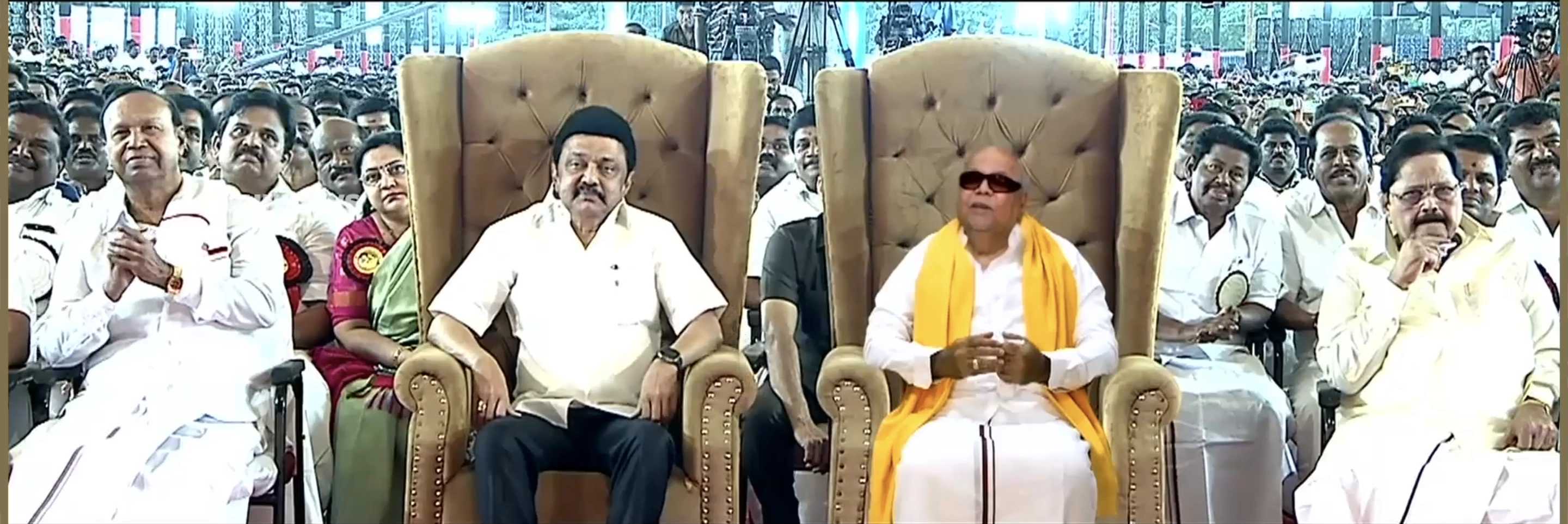 М. Карунанідхі (зліва)