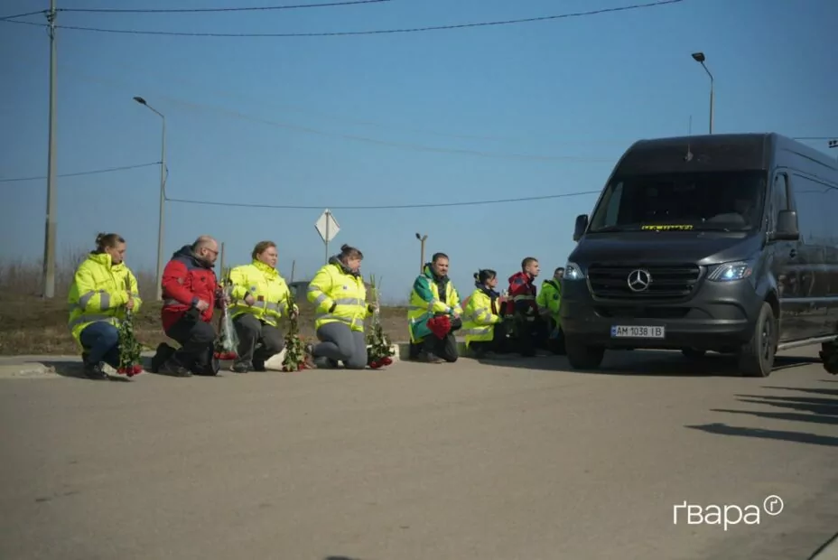 зображення до посту: У Харкові попрощалися з медиком швидкої допомоги, який загинув на Куп&rsquo;янщині