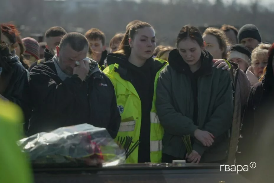 зображення до посту: У Харкові попрощалися з медиком швидкої допомоги, який загинув на Куп&rsquo;янщині